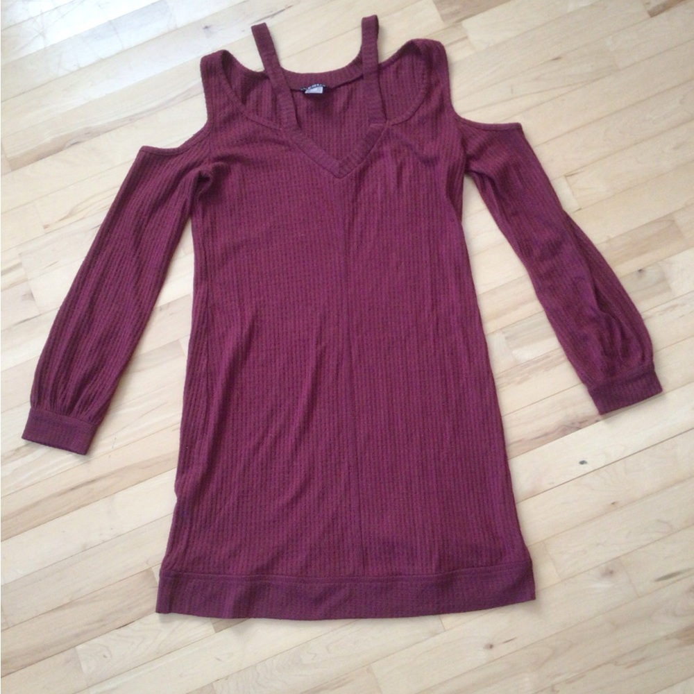 VENUS Burgundy Cold Shoulder Top